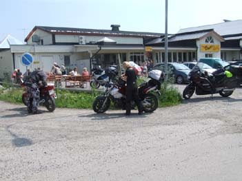 Första start är vid Shell Kvarnbolund kl 10.00. Orienteringen är öppen för alla motorcyklister oavsett medlemskap eller inte.