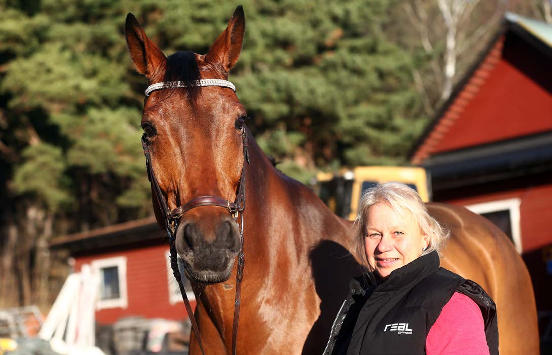 Anita driver ridskolan med ständig växtvärk Anita Jonsson i Norrköping är vinnare i tävlingen Östergötlands mest företagsamma människa 2015.