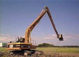 Konventionell grävmaskin som lastar i dumper och maskin med förlängd bom (10-20 m räckvidd).
