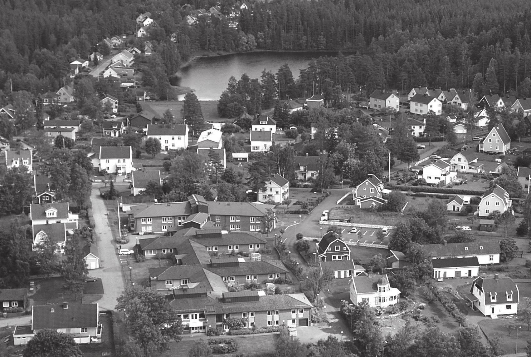 Bild 8. När man genomför en LCA-studie har man ett helhetsperspektiv, och ser på hur människans olika nyttigheter samtidigt påverkar människans miljö, på både nära och långt håll. 2.