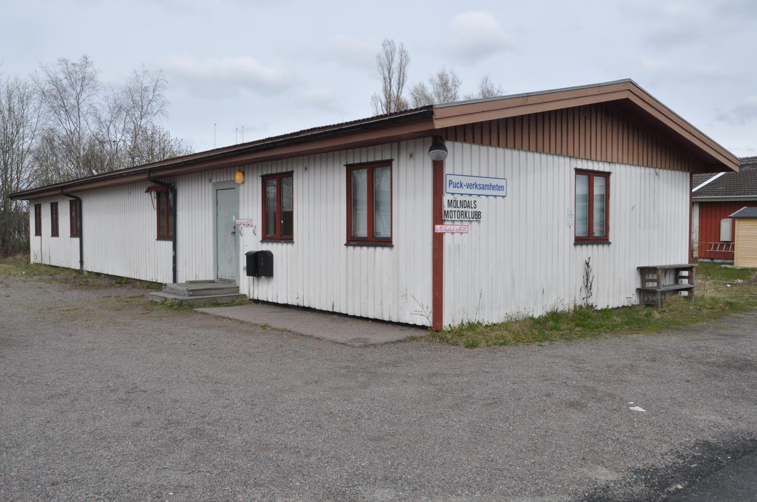 Vi behöver även städa och snygga upp runt klubbhuset Den 8 april tar vi krafttag och städar och