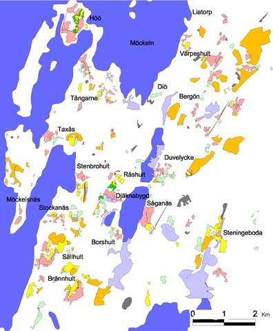 Inom studieområdet undersöktes alla slåtterängar, betesmarker, blomrika vägrenar, större ruderatmarker, åkrar inklusive alla tidigare åkrar som inte bar sluten skog samt ett urval övriga vägrenar,