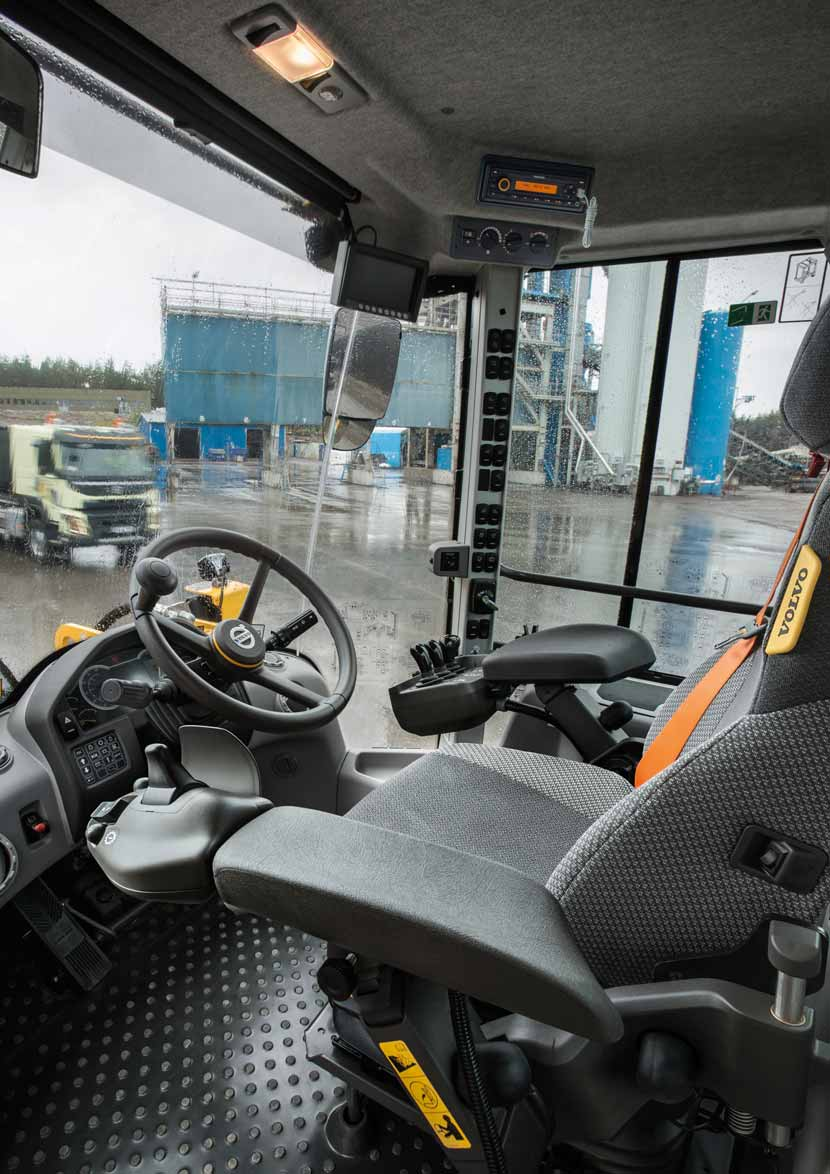 Volvo-hytt Den rymliga ROPS/FOPS-certifierade hytten har