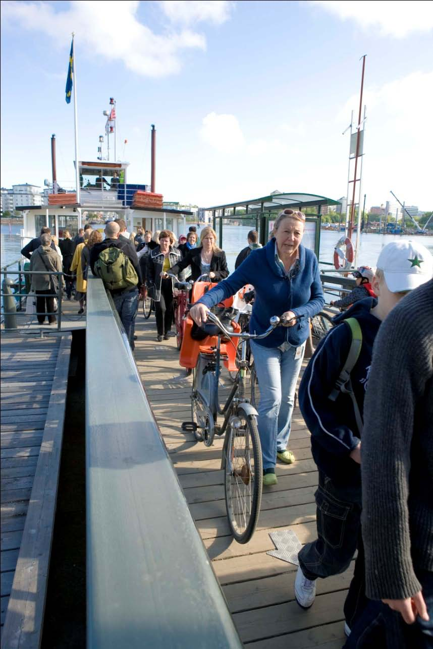 Kollektivtrafik och cykel Anslutning av de utpekade pendlingsstråken till de större kollektivtrafikknutpunkterna har i huvudsak genomförts.