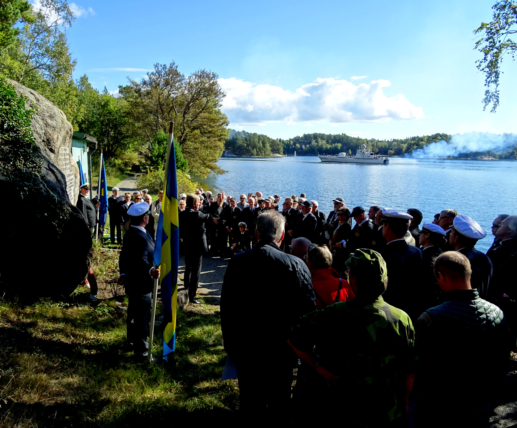 Minnesstunden 17 september 2016, 75 år efter katastrofen. Torpedbåten Spica passerar.