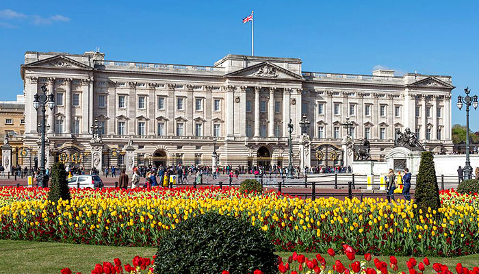 Buckingham Palace. Foto: David Iliff. Licens: CC-BY-SA 3.