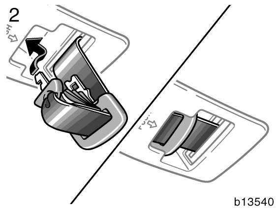 46 SÄKERHETSSYSTEM 2. För in låstungan till mittplatsens bälte i kåpan. Kontrollera att låsblecken är ordentligt fastlåsta i kåpan.