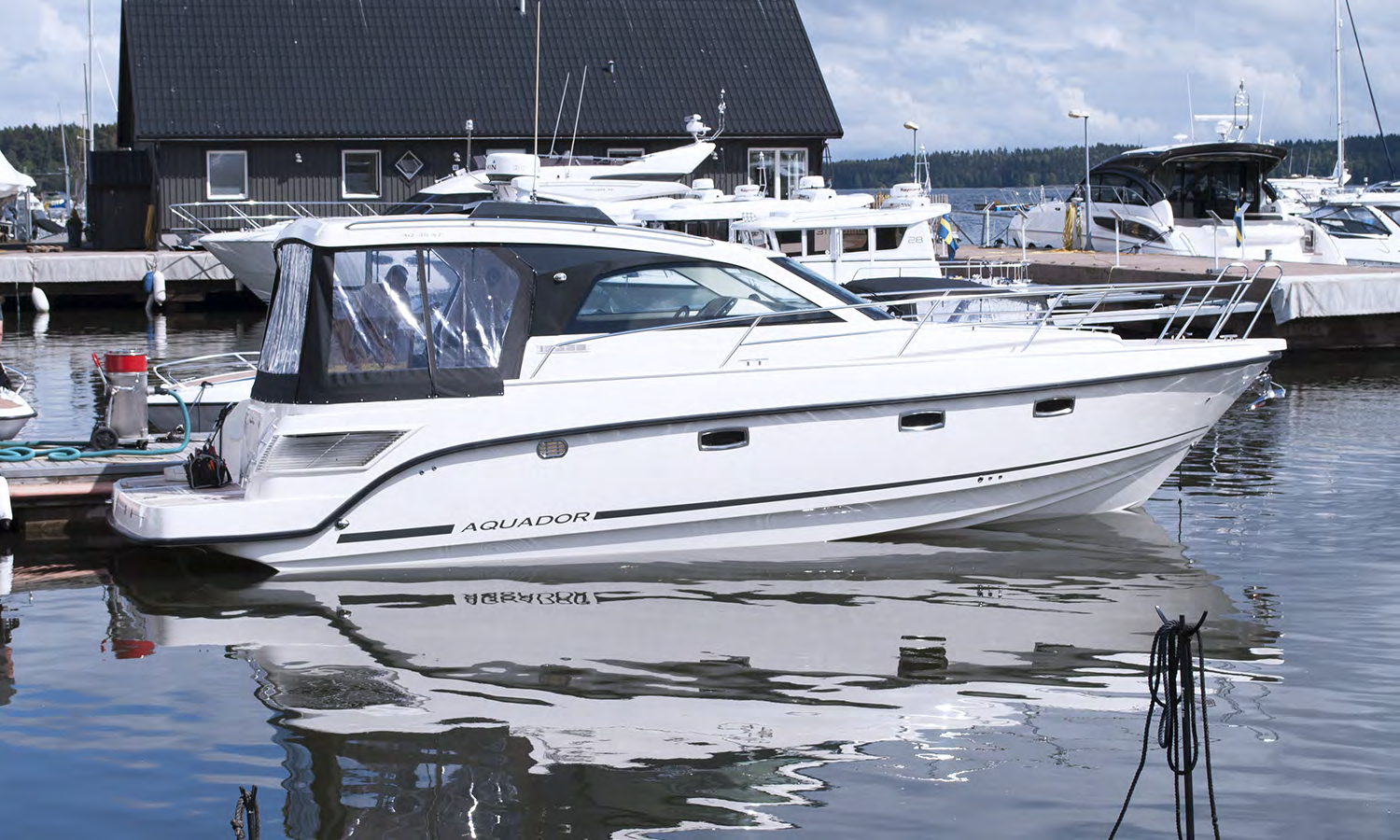 BÄSTA SOMMARSTÄLLET! AQUADOR 35 ST med Volvo Penta D6-400 DP 2 999 000.- Ord. pris: 3 201 500.