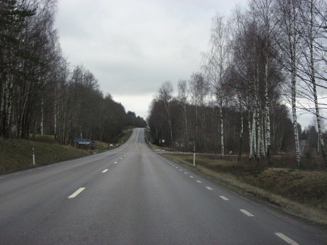 Korsningen används för trafik till och från Fagersanna idrottsplats, Fagervi. Korsningen utgör även huvudanslutning till väg 49 för boende i Björkhults by med närområde.