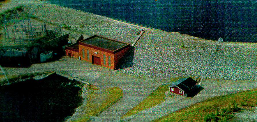 Figur 4.3 1 Foto av dammen i Lövön, år 1998 Figur 4.3 2 Lövön, sektion från byggnadstiden år 1973 Tabell 4.