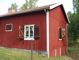 GRUND Interiört stod det upp till en halvmeter vatten i graven för speltrumman. Graven har länspumpats.