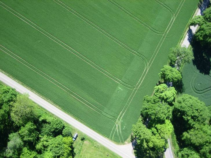 The present situation on the application of ICT in precision agriculture in Sweden Anna Rydberg & Johanna Olsson JTI Swedish Institute for Agricultural and Environmental Engineering Objective To