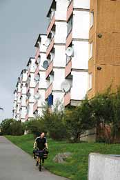 fakta om Rinkeby-kista FOLKMÄNGD Antal Antal Prognos 1999 2009 2018 Stockholm 743 703 829 417 899 621 Rinkeby-Kista 44 063 44 867 47 557 0-5 år 4 584 4 032 3 825 6-15 år 6 350 5 725 5 537 16-19 år 2