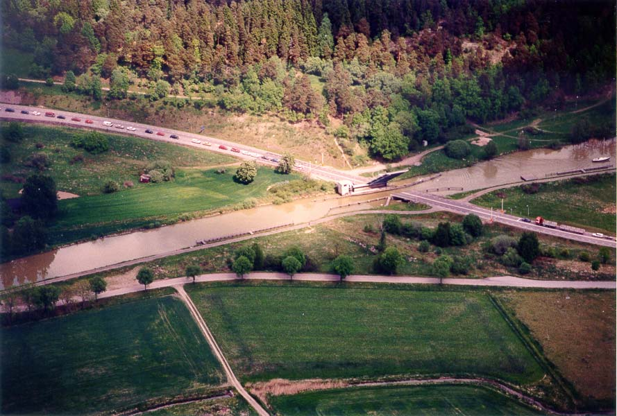 Fig: Göta Kanal vid korsningen med nuvarande väg E22 2.3 Broar Längs sträckan finns två broar. Broarna redovisas i nedanstående tabell.
