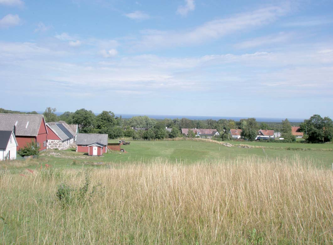 Kullens krön och östra sida är attraktiva tomtlägen men en exploatering här innebär att bebyggelsen skulle bli ett dominerande inslag i landskapsbilden.