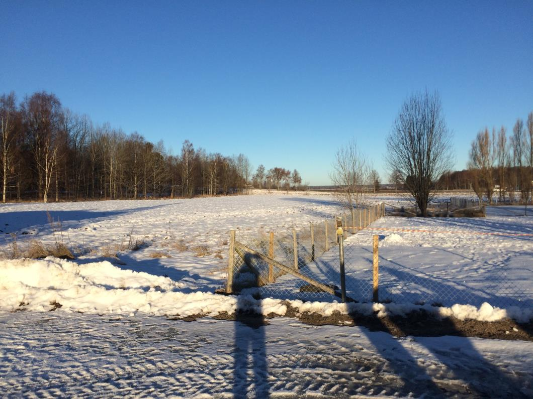 9 (17) Parkområde Jordbruksområde, som är planlagt för bostadsändamål. Jordbruksområde, som är planlagt för bostadsändamål. Förskoleområde Förskoleområdet ligger till höger i bild, inom staketet.