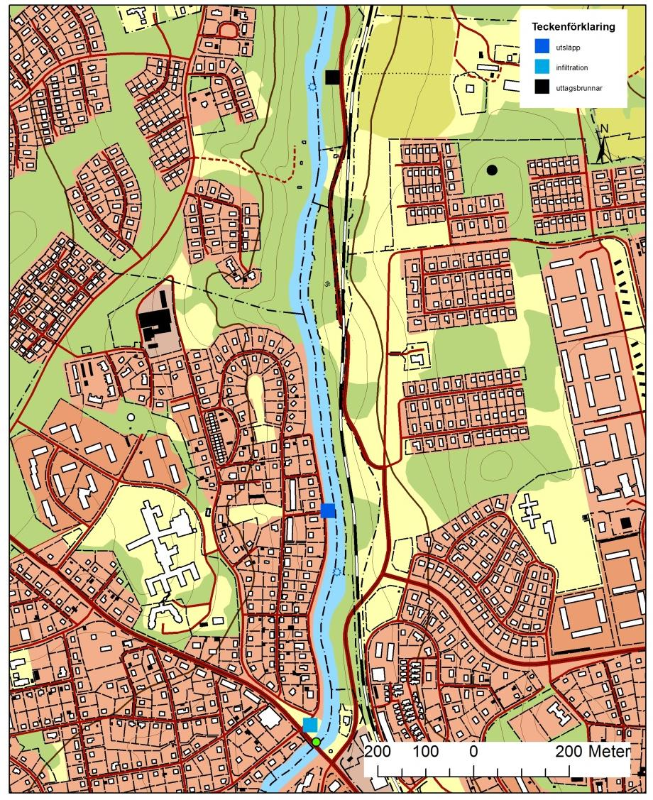 Uppdragsnr: 10208385 3 (15) Figur 2. Fastighetskartan, läge för uttags- och infiltrationsbrunnarna, samt utsläppet är markerat.