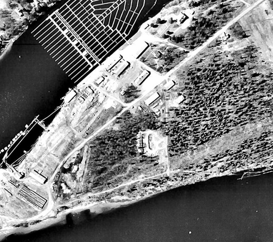 Uppdragsnr: 10181349 Daterad: 2013-06-27 Reviderad: Handläggare: Ylva Persson Bränngrop Ön, Umeå kommun Status: Slutrapport Figur 2. Utsnitt av flygfotografi från 1968.