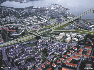 En bro för lokaltrafiken mellan Skönsberg och Haga anläggs strax norr om cirkulationen.