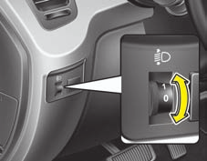 Lär känna bilen Halvljusautomatik Bilar som säljs i Sverige är utrustade med halvljusautomatik. 1. Du släcker strålkastarna när du väljer läget för parkeringsljus. 2.