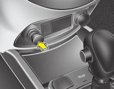 Lär känna bilen KOMFORTDETALJER VARNING Håll inte in tändaren när den glöder. Den kan överhettas.