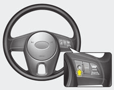 Tips för körning OAM059010L Ställ in önskad hastighet 1. Tryck på ON-OFF knappen på ratten för att aktivera systemet. Kontrollampan CRUISE tänds i instrumenttavlan. 2.