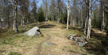 Arnäs Hembygdsgård belägen ca 1 km ifrån leden söderut efter E4.