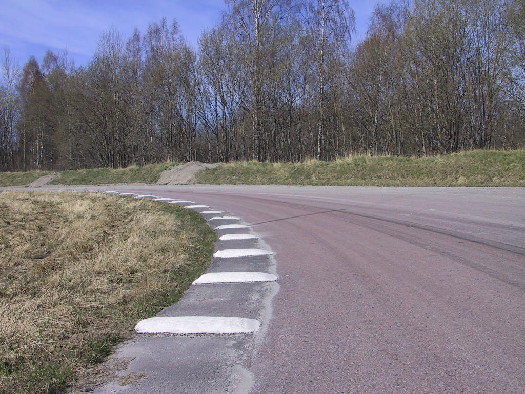 Bilaga: Banmarkeringar Kerbs formade av asfalt, kan