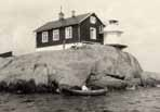Geveskär 150 år Marie Tilosius Många miljoner är de som genom åren har passerat förbi Gäveskärs fyrplats. I 150 år har fyren lyst och väglett fartyg in och ut ur Göteborgs hamn.