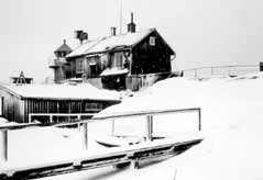 Axel Ågren, född 1990, var först fyrbiträde ett år på Böttö fyrplats innan han kom till Gäveskär. Han var gift med Ellen född 1887 som var utbildad småskollärarinna.
