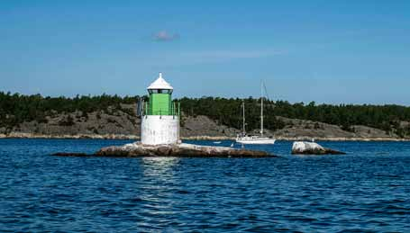 FRANSKA STENARNA 100ÅR Ulf Schloss Franska Stenarna är kanske den fyr i Stockholms skärgård som passeras av flest nöjesbåtar, handels- såväl som av marinens fartyg på nord/sydlig kurs.