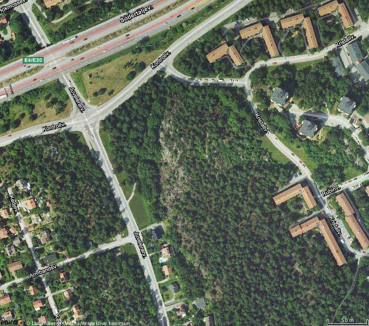 6 (16) 2 ÖVERSIKTLIG BESKRIVNING AV PLANOMRÅDET 2.1 Områdesbeskrivning Det aktuella planområdet är beläget i Solberga i stadsdelen Älvsjö i Stockholms kommun.