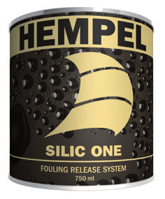 3. Applicera två lager Silic One 77450 Färgen är känslig för fukt, därför ska burken inte öppnas förrän den ska användas. Vid första appliceringen av Silic One 77450 krävs två lager.