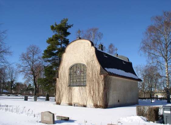 4 från 1748. Klockstapeln renoverades 1939-40. Rötskadad spån byttes ut och fasader och tak målades. Underhållsarbeten med spån genomfördes åter 1994.