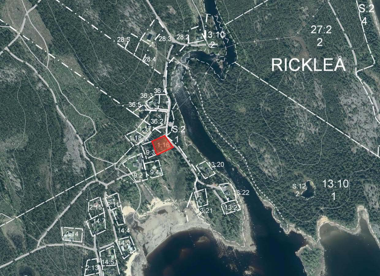 Område 2, Näs 1:16 Näs 1:16 markerad i rött, möjlighet till fri passage markeras med röda pilar (karta: metria.se tjänst Se sverige) Den avstyckade fastigheten ligger cirka 7 km från tätorten Bygdeå.