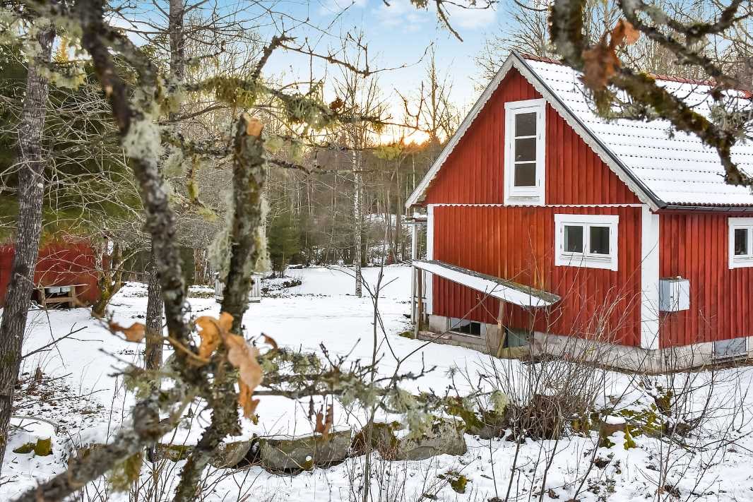 På trevligt och ostört läge nära Boalt, mellan Osby och Lönsboda, finner vi "Skyttens" som är ett klassiskt