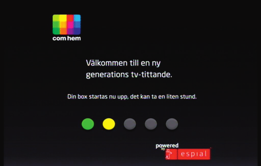 3. Anslut och slå på tv:n Detta behöver du: Fjärrkontroll med 2 st AAA-batterier HDMI-kabel Nätnummerlista/Nätverks-ID H. Koppla en till din tv med HDMI-kabeln enligt bilden.