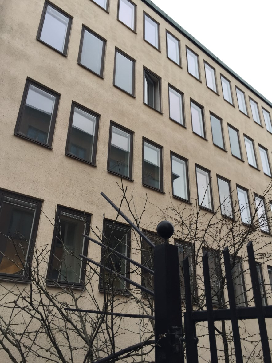 I 2016 års regleringsbrev finns formulerat att myndigheten i sitt arbete med att minska utsläppen av koldioxid från resor och transporter ska använda den metodik som tagits fram inom ramen för