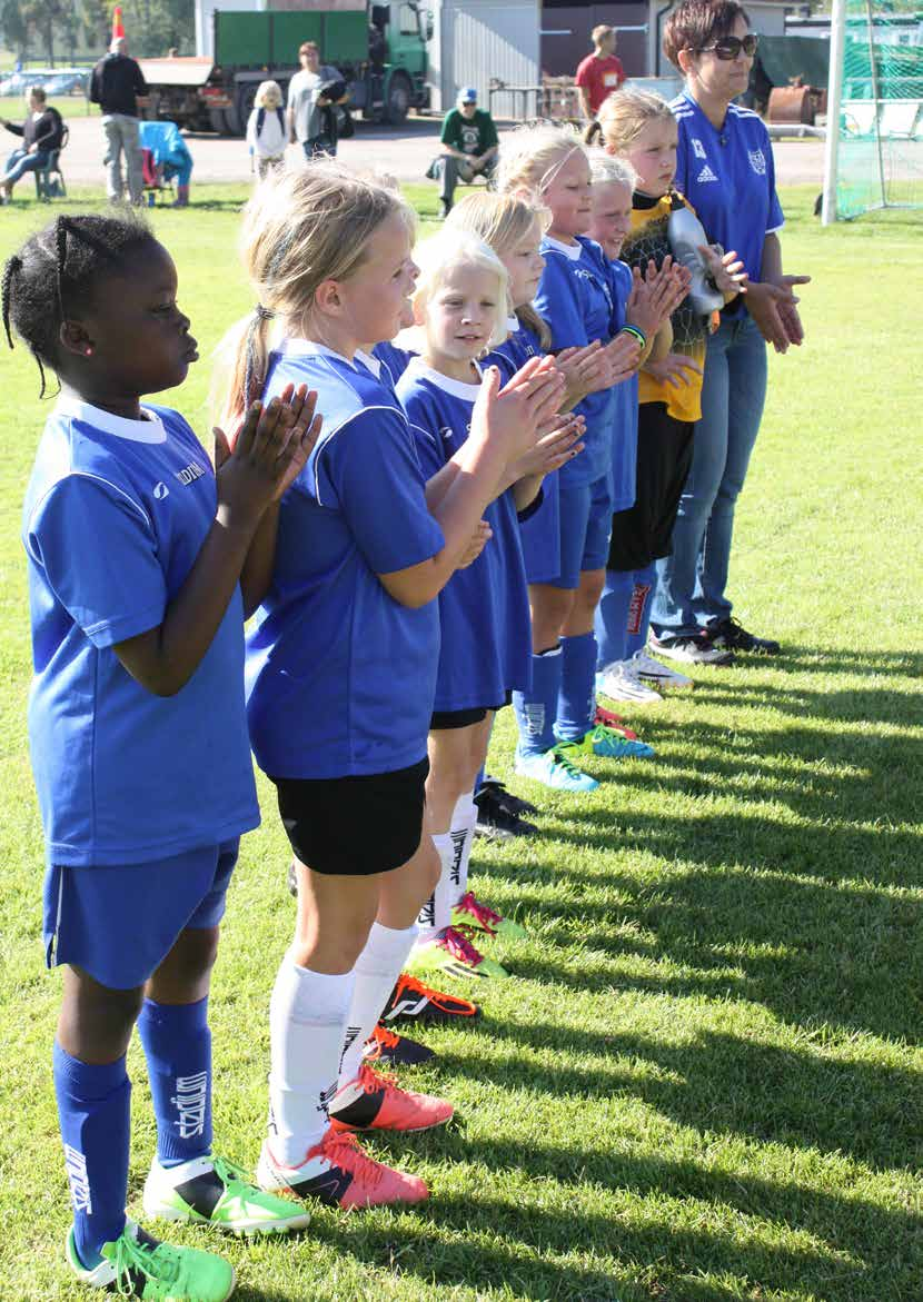 5- och 7-mannafotboll skall lära våra barn att spela fotboll på ett lekfullt sätt med mycket bollkontakt. Den ska genomföras enkelt och positivt.