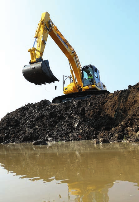 Kvalitet du kan lita på Komatsu kvalitet Med hjälp av den senaste datorteknologin och grundliga tester uppfyller Komatsus utrustning de högsta kvalitetskraven.
