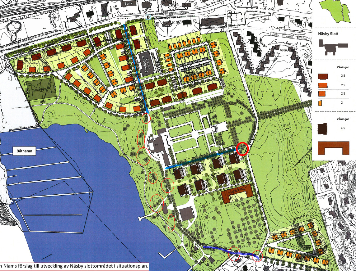 Figur 1. Intill träd som ligger utmed blåa streck planeras nya byggnader och/eller ledningsschakter. Röda ringar visar områden där ledningsschakter planeras nära träd.