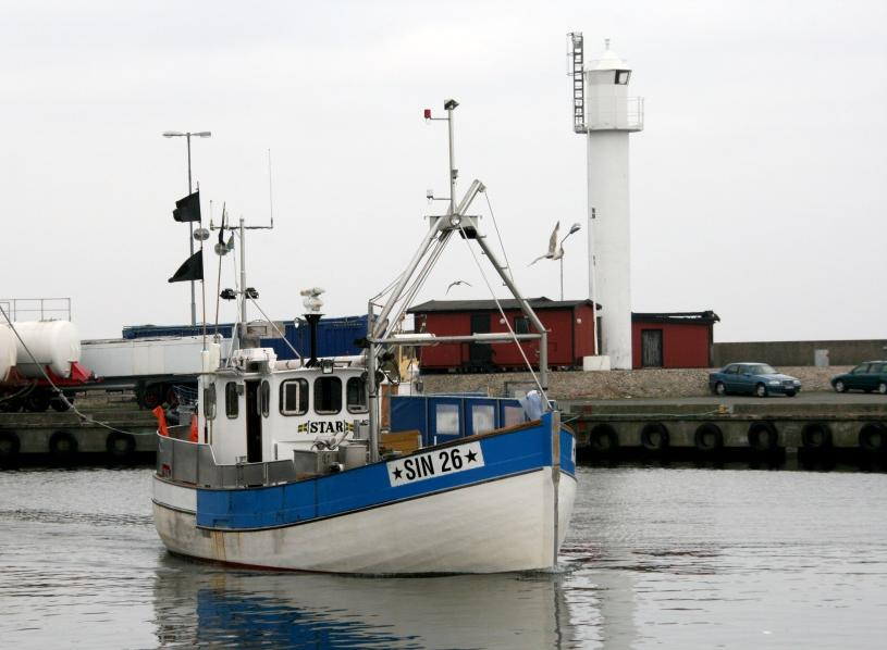 EU:s fiskeripolitik Gemensamma regler för alla EU-länder Beslutas gemensamt av medlemsländerna