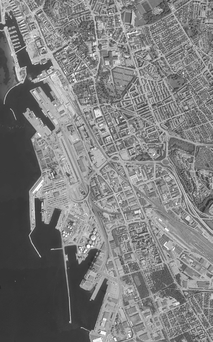 81 OFFENTLIG OCH KOMMERSIELL SERVICE Bredgatanområdet består mestadels av hårdgjorda ytor och flertalet byggnader med kontor och verksamheter.