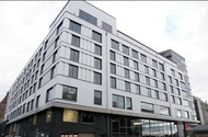 Nybyggnad Flerbostadshus Byggtekniskt antal huskroppar 2st Antal våningar 4st Antal lägenheter 46st Nybyggnad av hotell, affärshus, kontor & bostäder i Luleå kv Hunden Kontorshus med