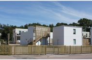 Cembrit Perle i storformat på små sommarhus Projektnamn: Båstadshus, Strandhotellet Mellbystrand Projektnummer:7300 Produkt: Cembrit Perle.