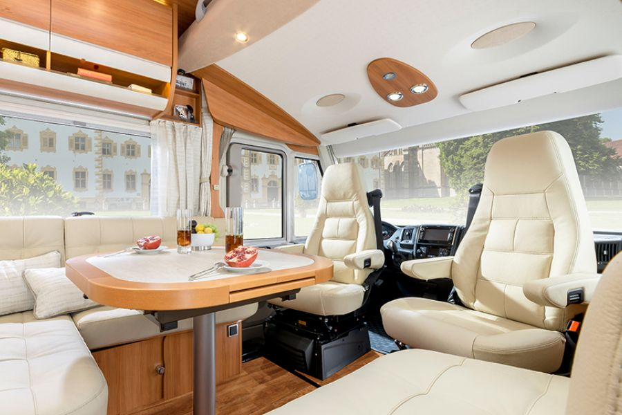 Långa soffor Komfort-soffgrupp i Hymermobil B-klass SL med lång L- soffa