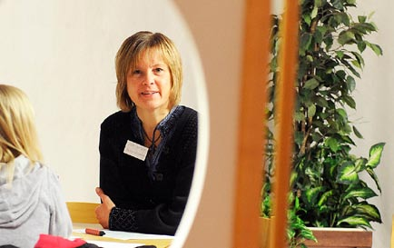 Församlingens barnledare gör även besök ute på förskolorna. Församlingens barnledare Maria Andersson har arbetat med barn och ungdomar i hela sitt yrkesverksamma liv.