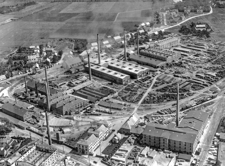 Närmast från höger: Fabrik VIII, Tre Kronor och Fabrik
