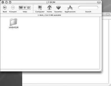 Att kopiera filer till din datorn (Macintosh) Stillbilds- och videoklippfiler som lagras på ett minneskort kan kopieras till din datorn och där spelas av.