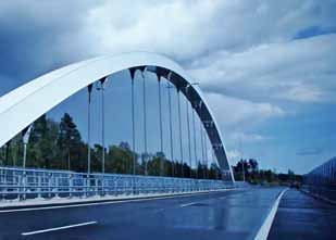 Ahvenkoski bro är belägen vid ett naturskyddsområde längs ytterst högtrafikerade E 18.